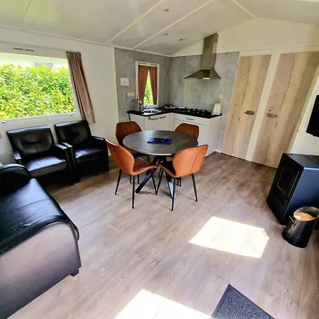 Charmante Woning Op Rustig Park Met Fietsen Nyaraló